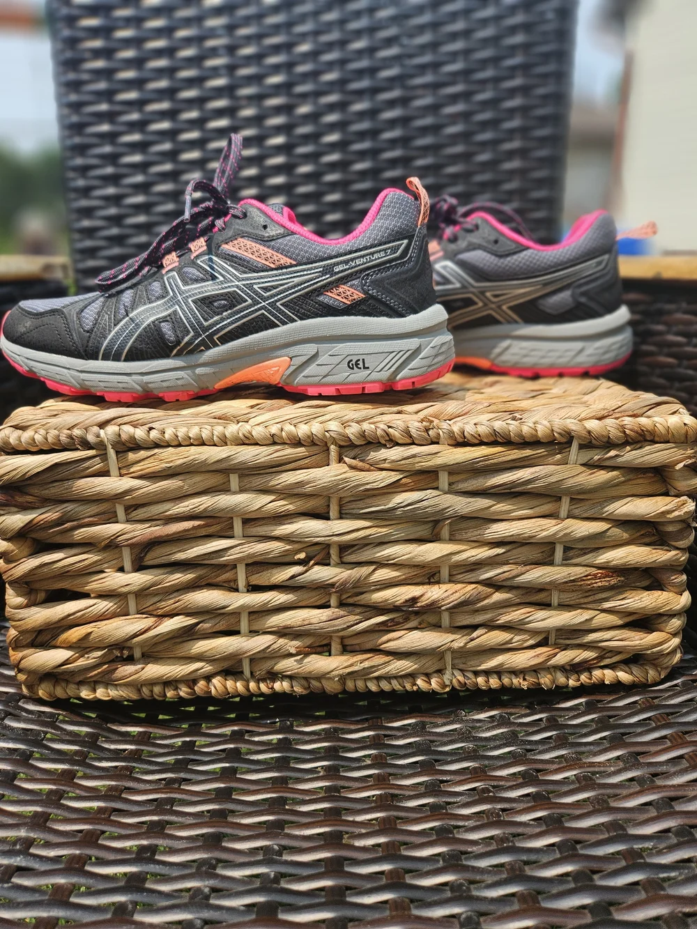 ASICS GEL Venture 7 Women Running Shoes - Gray with Pink Near New Tread